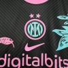 maillot-domicile-inter-milan-rose-motif-serpent-edition-speciale-saison-2025-2026 Thuisshirt Inter Milan roze slangmotief speciale editie seizoen 2025 2026