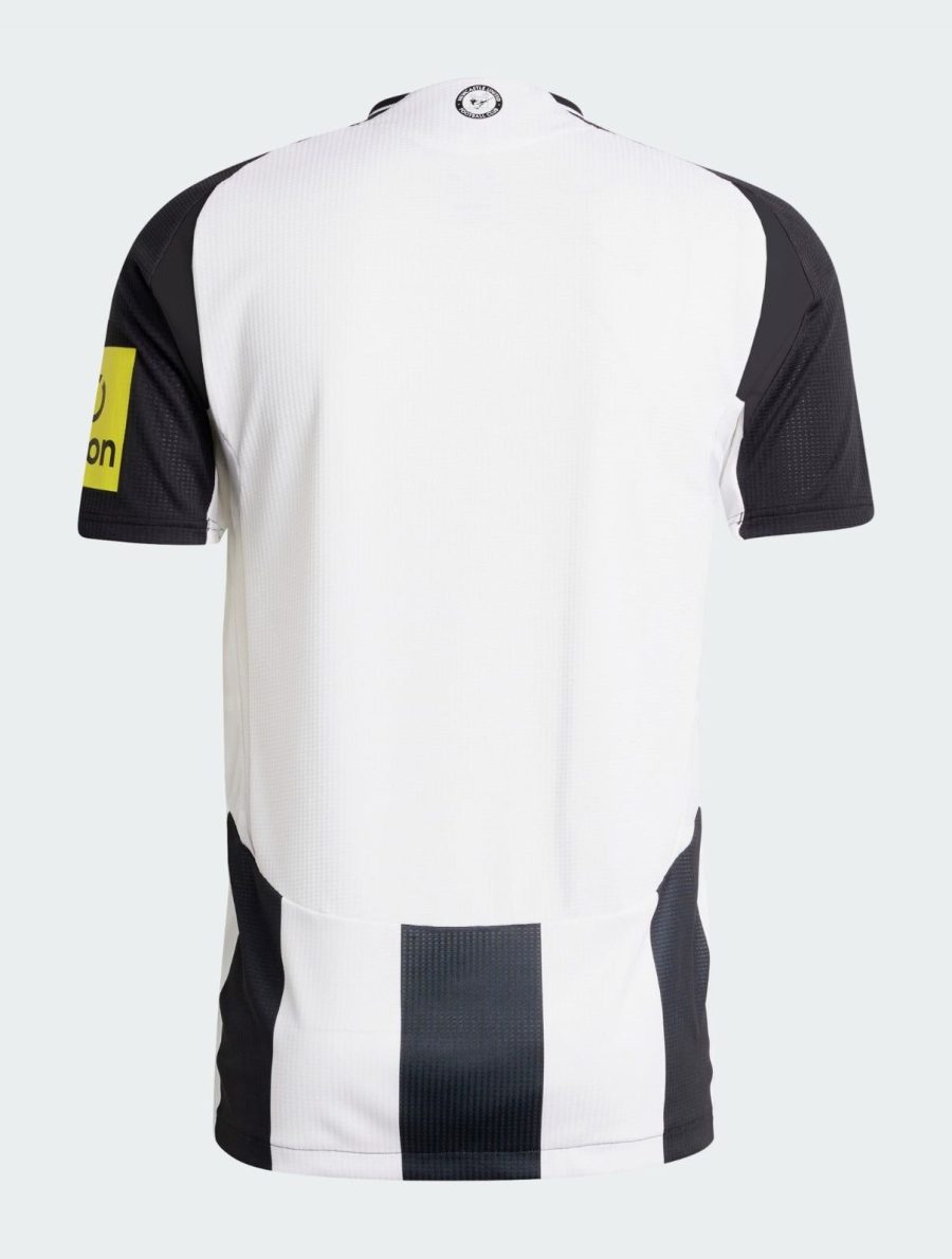 maillot-domicile-newcastle-united-saison-vingt-vingt-quatre-vingt-vingt-cinq-noir-et-blanc Newcastle United thuisshirt seizoen twintig vierentwintig twintig vijfentwintig zwart en wit