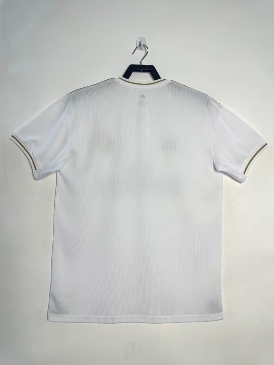 maillot-domicile-real-madrid-saison-deux-mille-dix-neuf-deux-mille-vingt-blanc-avec-ecusson-du-club Real Madrid Thuisshirt seizoen 2019-2020 wit met clublogo