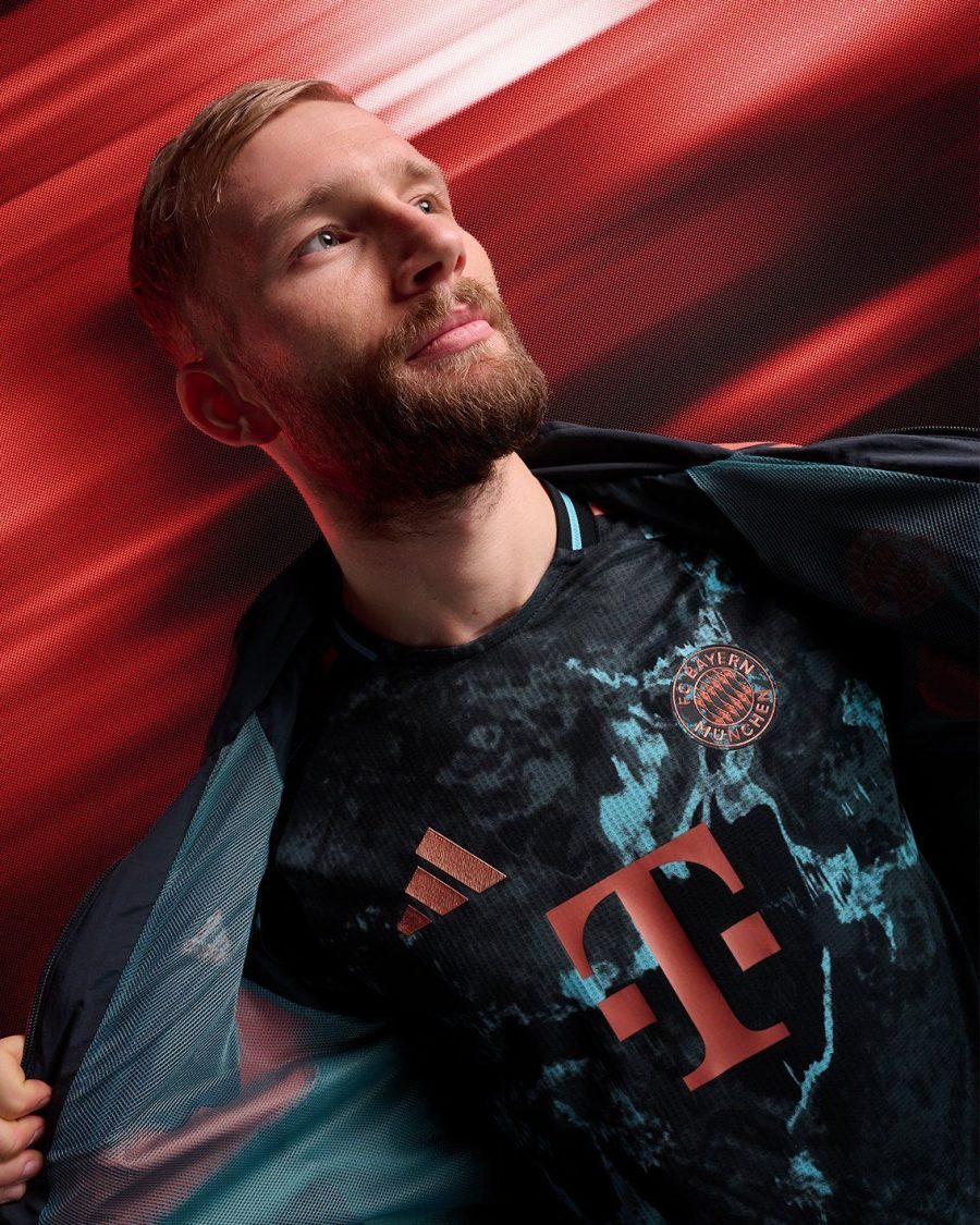 Uitshirt Bayern München seizoen tweeduizend vierentwintig tweeduizend vijfentwintig Adidas