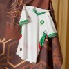 maillot-exterieur-equipe-du-maroc-saison-2024-2025-rouge-et-vert Marokkaans uitshirt seizoen 2024 2025 rood en groen