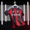maillot-exterieur-fulham-saison-2024-2025-tenue-officielle-de-football Uitshirt Fulham seizoen 2024 2025 officiële voetbaltenue