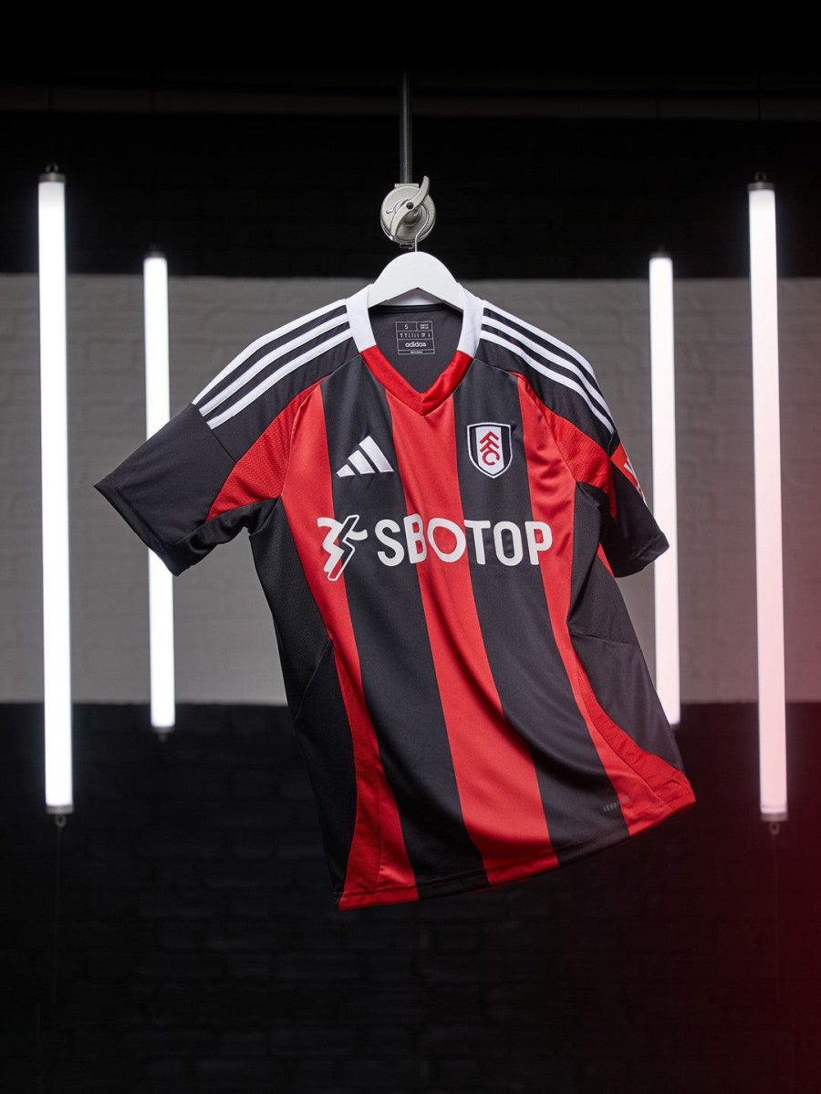 maillot-exterieur-fulham-saison-2024-2025-tenue-officielle-de-football Uitshirt Fulham seizoen 2024 2025 officiële voetbaltenue