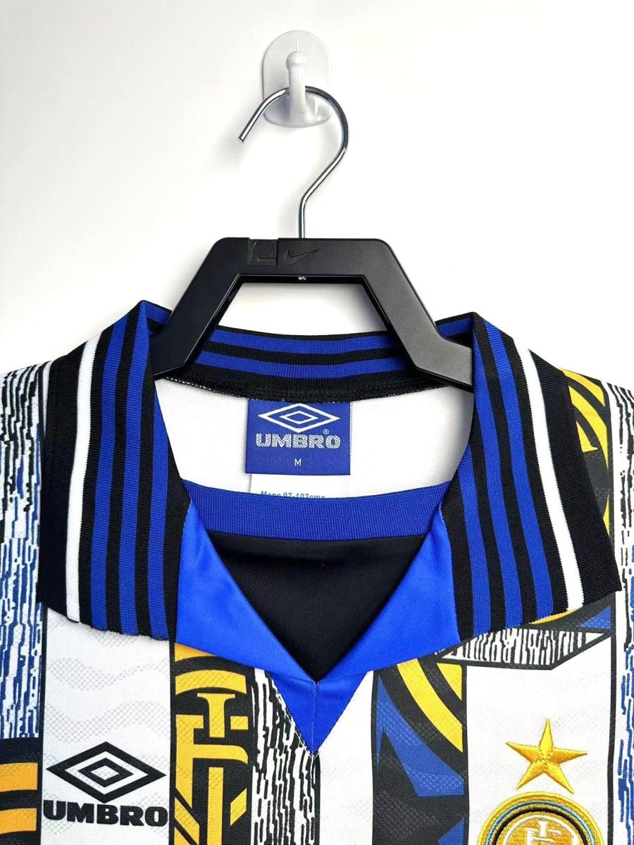 maillot-exterieur-inter-milan-saison-mille-neuf-cent-quatre-vingt-quinze-mille-neuf-cent-quatre-vingt-seize Uitshirt Inter Milan seizoen negentienvijfennegentig negentienzesennegentig