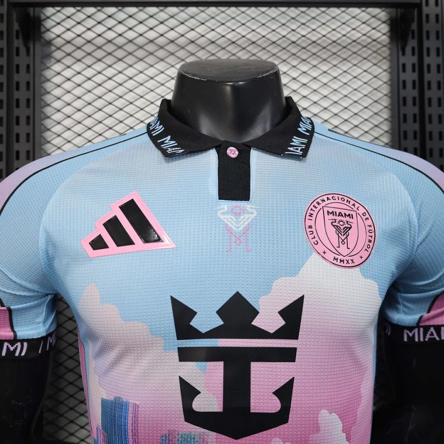 maillot-pre-match-inter-miami-saison-2025-2026-rose-et-noir Pre-match shirt Inter Miami seizoen 2025 2026 roze en zwart