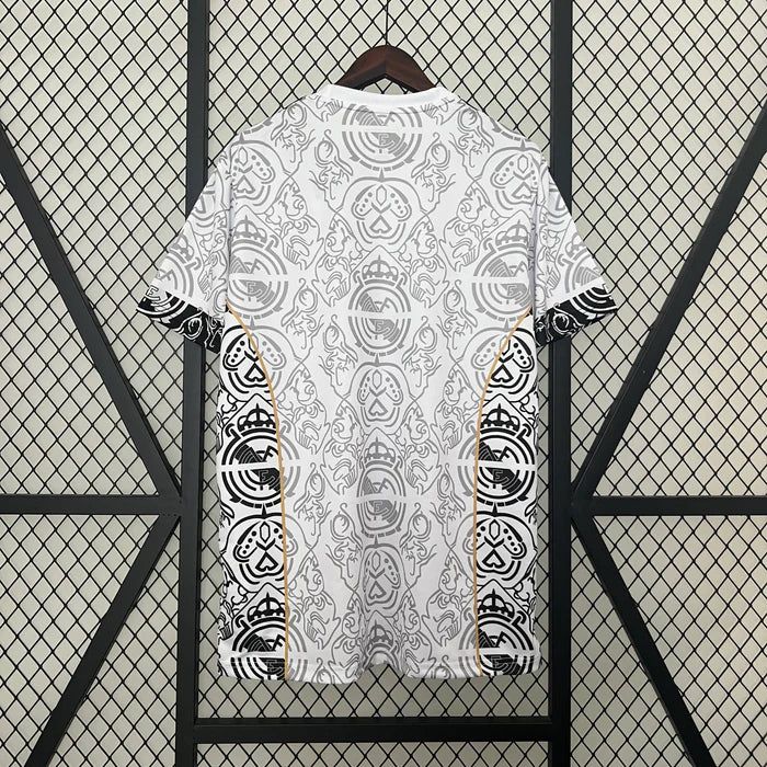 speciaal Real Madrid shirt seizoen 2024 2025 officiële supporterstenue