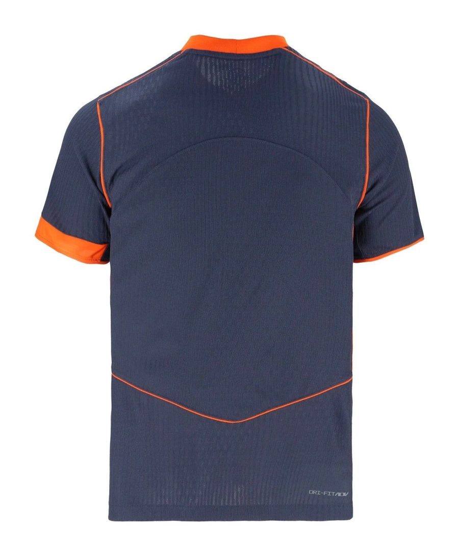 maillot-third-de-l-inter-milan-saison-2025-2026-couleur-alternative-avec-ecusson-du-club Derde shirt Inter Milaan seizoen 2025-2026 alternatieve kleur met clublogo