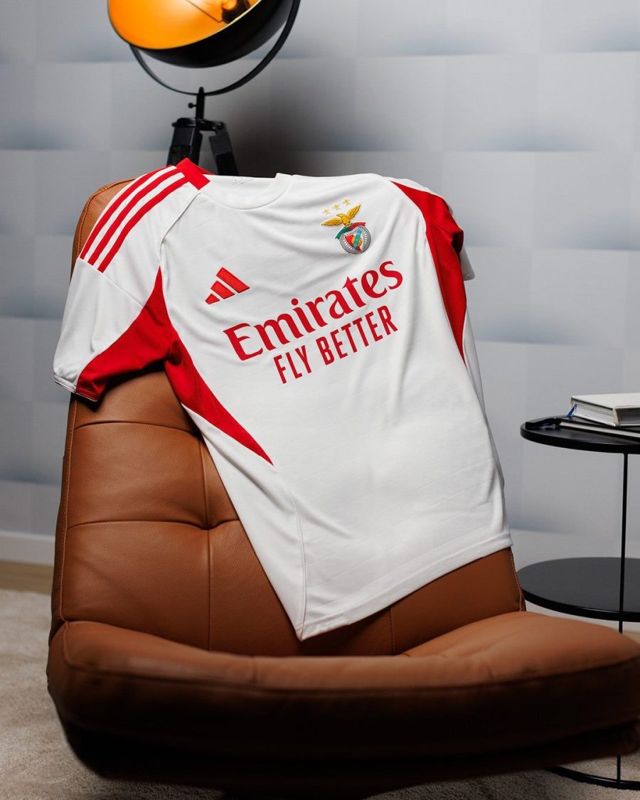 maillot-third-sl-benfica-saison-2025-2026-tenue-exterieure-officielle SL Benfica uitshirt seizoen 2025 2026 officieel uittenue
