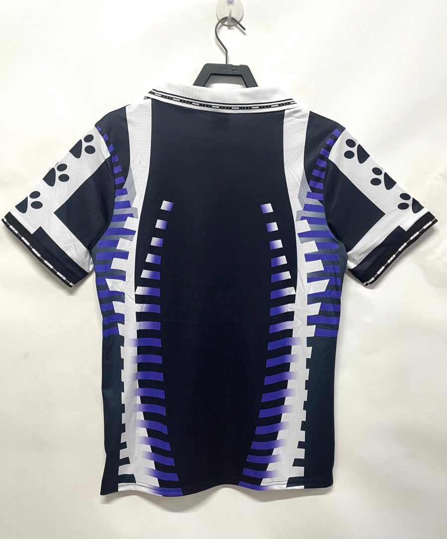maillot-third-vintage-du-real-madrid-saison-mille-neuf-cent-quatre-vingt-dix-sept-mille-neuf-cent-quatre-vingt-dix-huit Real Madrid vintage third shirt seizoen 1997 1998