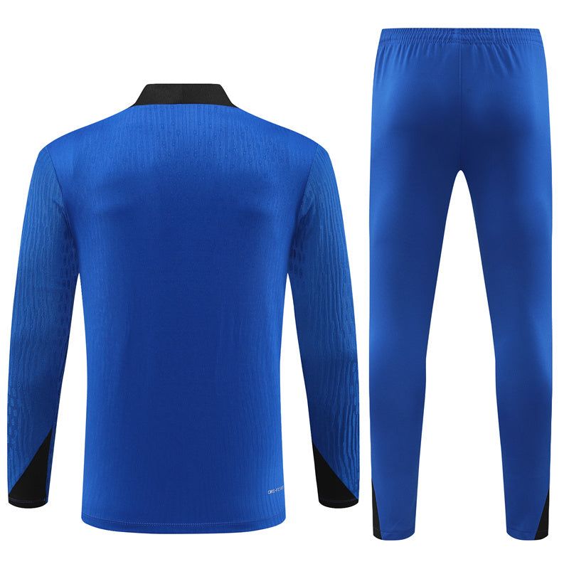 survetement-haut-et-bas-style-coree-du-sud-collection-saison-deux-mille-vingt-quatre-deux-mille-vingt-cinq Trainingspak boven- en onderkant stijl Zuid-Korea collectie seizoen tweeduizend vierentwintig tweeduizend vijfentwintig