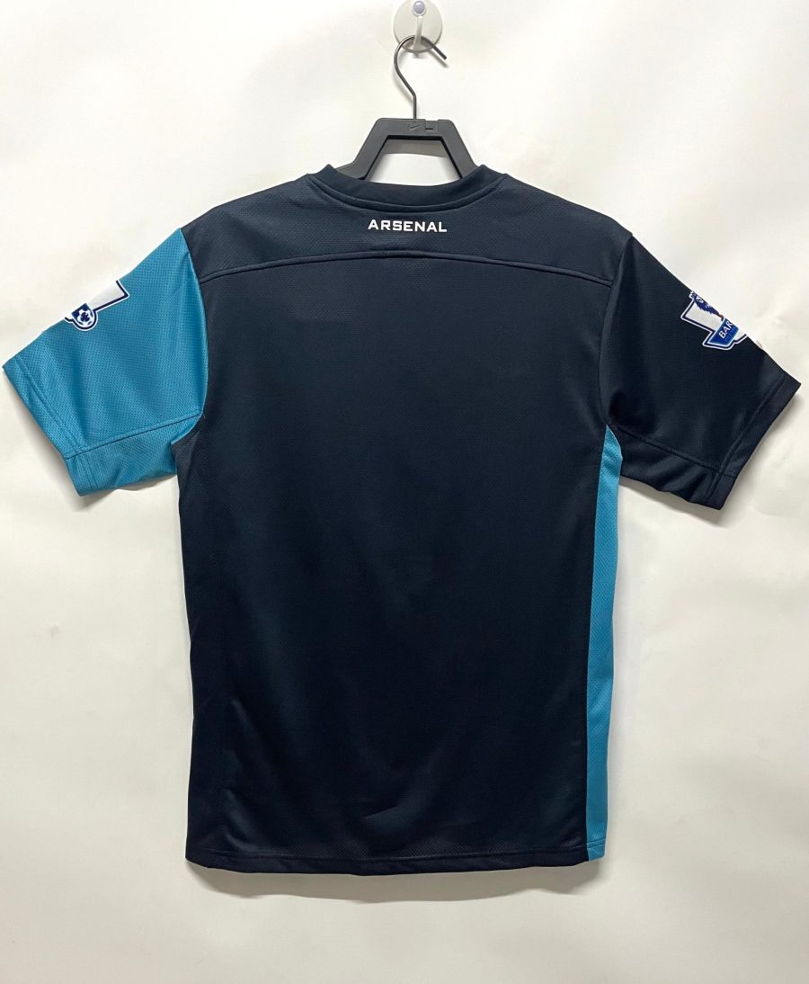 tenue-de-football-arsenal-a-l-exterieur-edition-deux-mille-onze-deux-mille-douze Voetbaltenue Arsenal uit editie tweeduizend elf tweeduizend twaalf