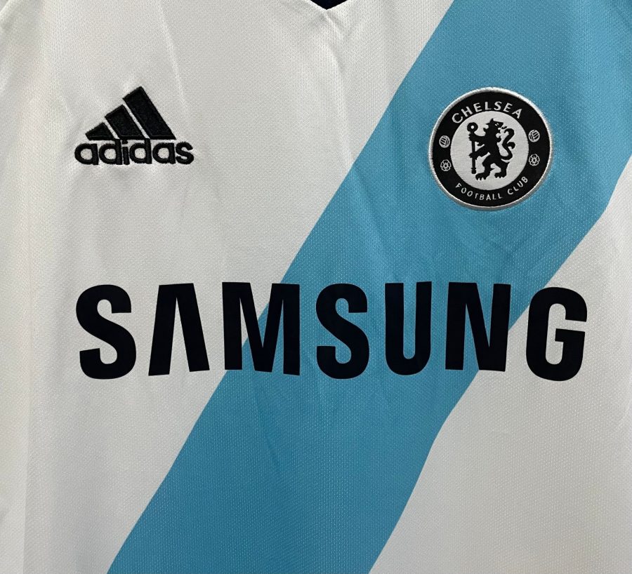 tenue-de-football-chelsea-bleu-domicile-exterieur-deux-mille-douze-deux-mille-treize Voetbaltenue Chelsea blauw thuis uitshirt tweeduizend twaalf tweeduizend dertien