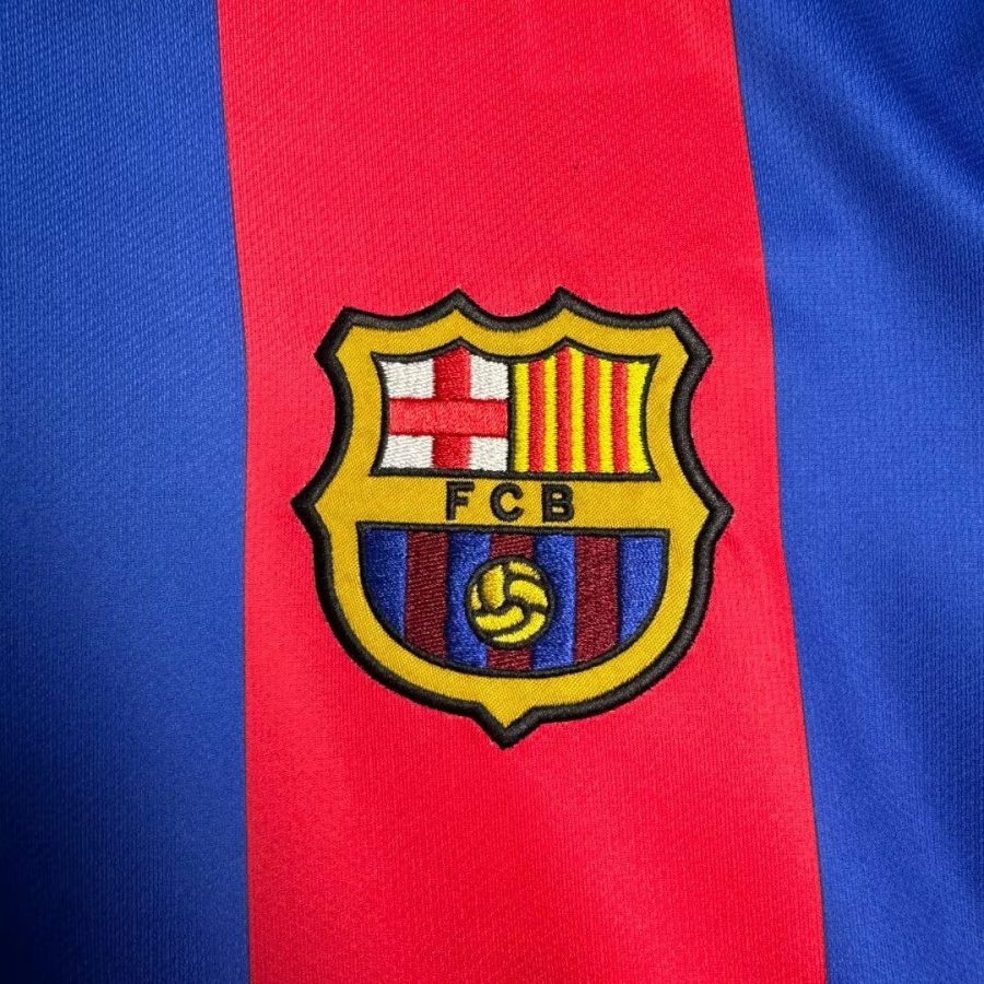 tenue-de-football-fc-barcelone-2004-2005-maillot-domicile-manches-courtes Voetbaltenue FC Barcelona 2004 2005 thuisshirt korte mouwen