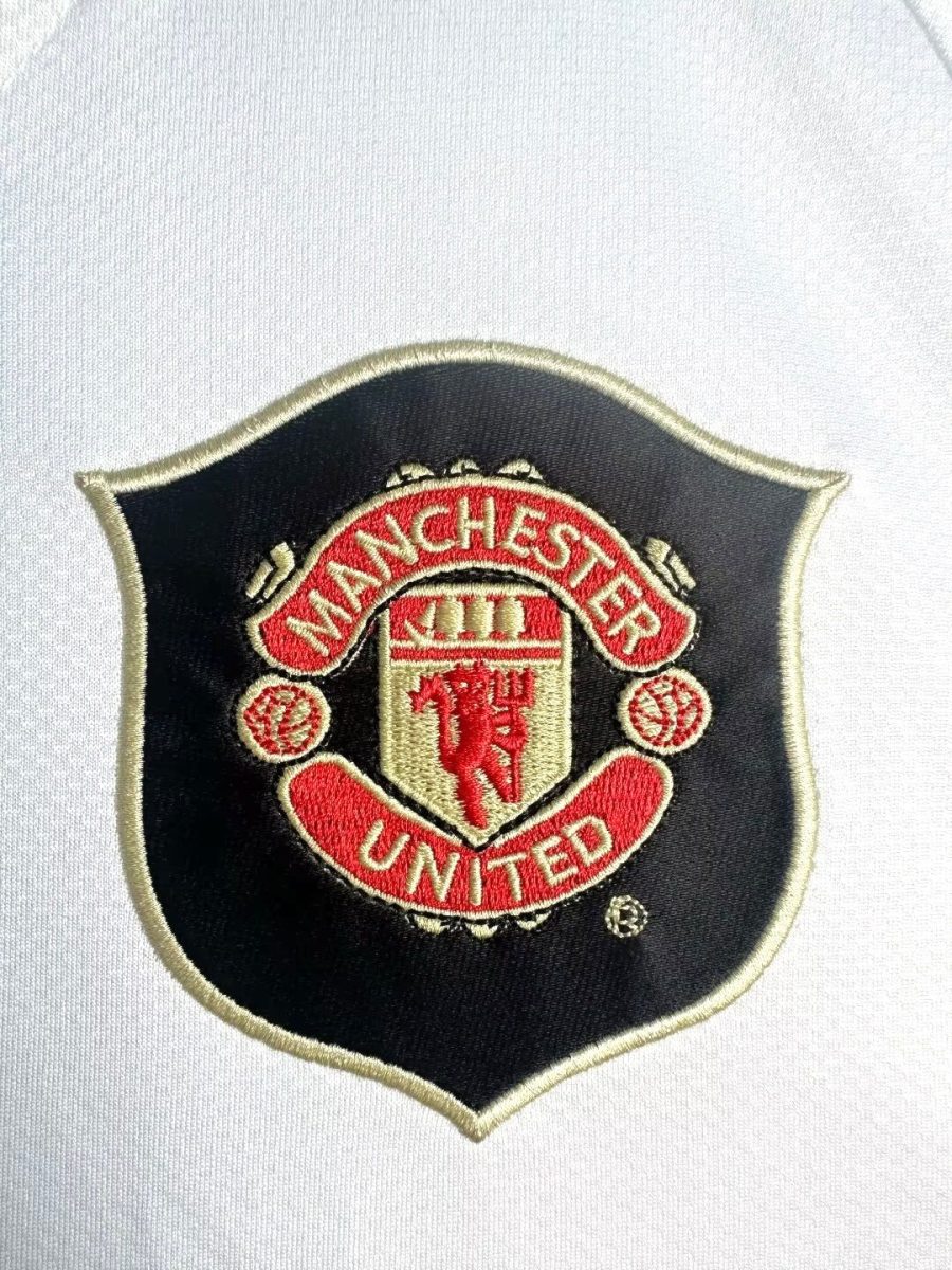 tenue-de-football-manchester-united-rouge-modele-exterieur-vintage tenue de football Manchester United rouge modèle extérieur vintage