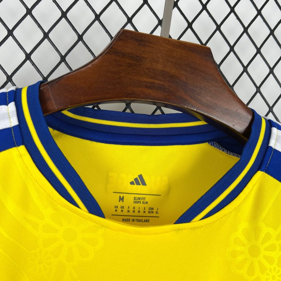 tenue-de-football-suedoise-a-domicile-2026-maillot-bleu-et-jaune Zweeds thuistenue 2026 blauw en geel voetbalshirt