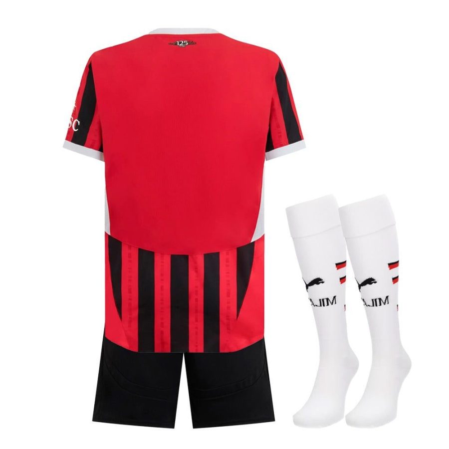 tenue-enfant-ac-milan-maillot-domicile-saison-2024-2025 tenue enfant AC Milan maillot domicile saison 2024 2025