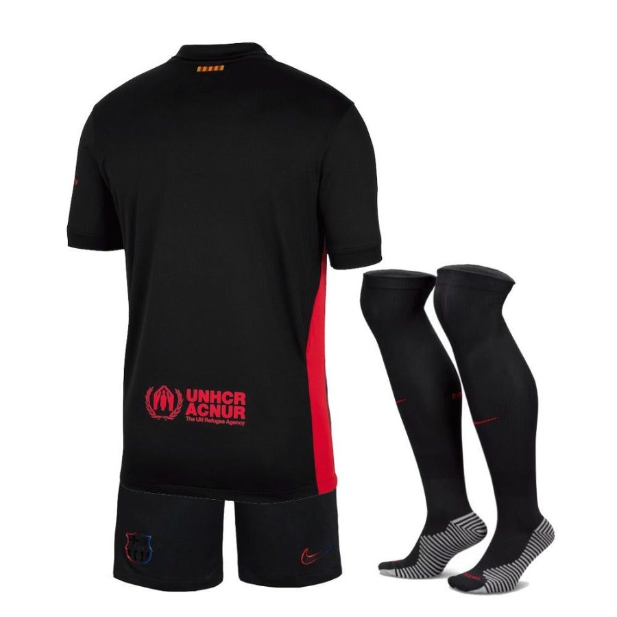 tenue-enfant-fc-barcelona-exterieur-saison-deux-mille-vingt-quatre-deux-mille-vingt-cinq-maillot-short-et-chaussettes tenue enfant FC Barcelona extérieur saison deux mille vingt quatre deux mille vingt cinq maillot short et chaussettes