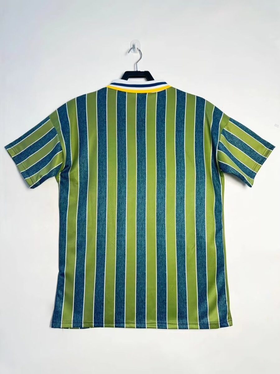 tenue-exterieure-inter-milan-vintage-annees-1990-version-third Tenue extérieure Inter Milan vintage années 1990 version third