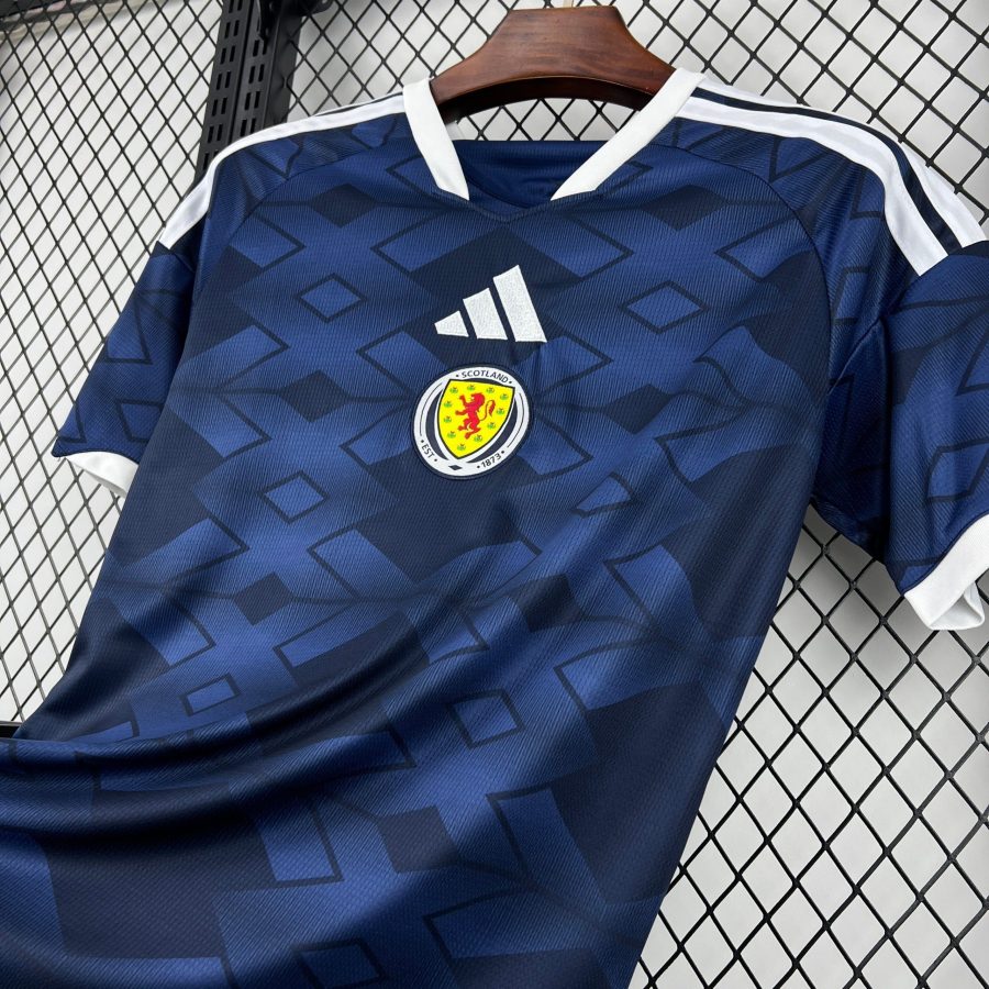 tenue-officielle-ecosse-bleu-marine-maillot-domicile-2026 Officieel tenue Schotland marineblauw thuisshirt 2026