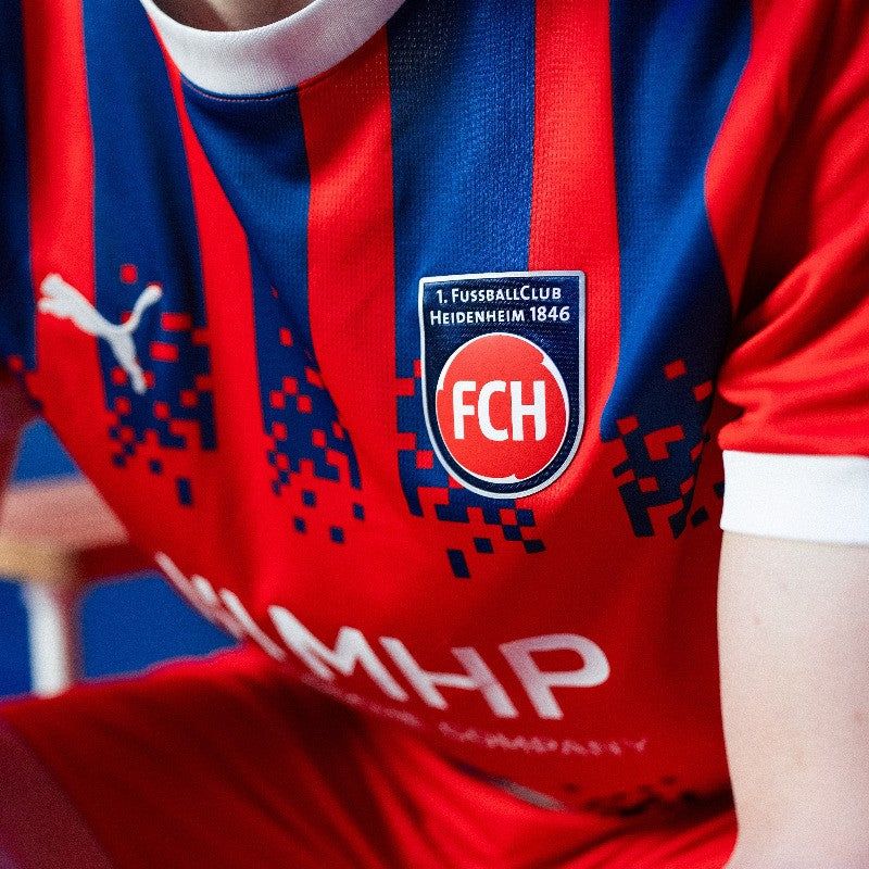tenue-officielle-fc-heidenheim-maillot-de-football-domicile-nouvelle-collection Officiële tenue FC Heidenheim thuisshirt nieuwe collectie