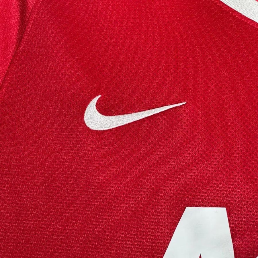 tenue-officielle-manchester-united-home-saison-2010-2011 Officiële Manchester United thuistenue seizoen 2010 2011