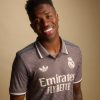tunique-exterieure-real-madrid-third-violet-avec-ecusson-du-club Tunique extérieure Real Madrid third violet avec écusson du club