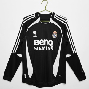 033b9f6210a6855ebb1e09bfc4ff68e3.jpg Voetbalshirt Real Madrid Derde 2006-2007 Lange Mouwen