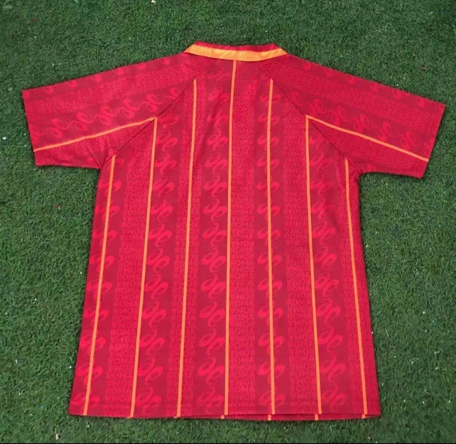 03D3DCE0-3843-43C9-9167-7BC5399DA25A.jpg Voetbalshirt AS Roma 1996/97 Thuisshirt