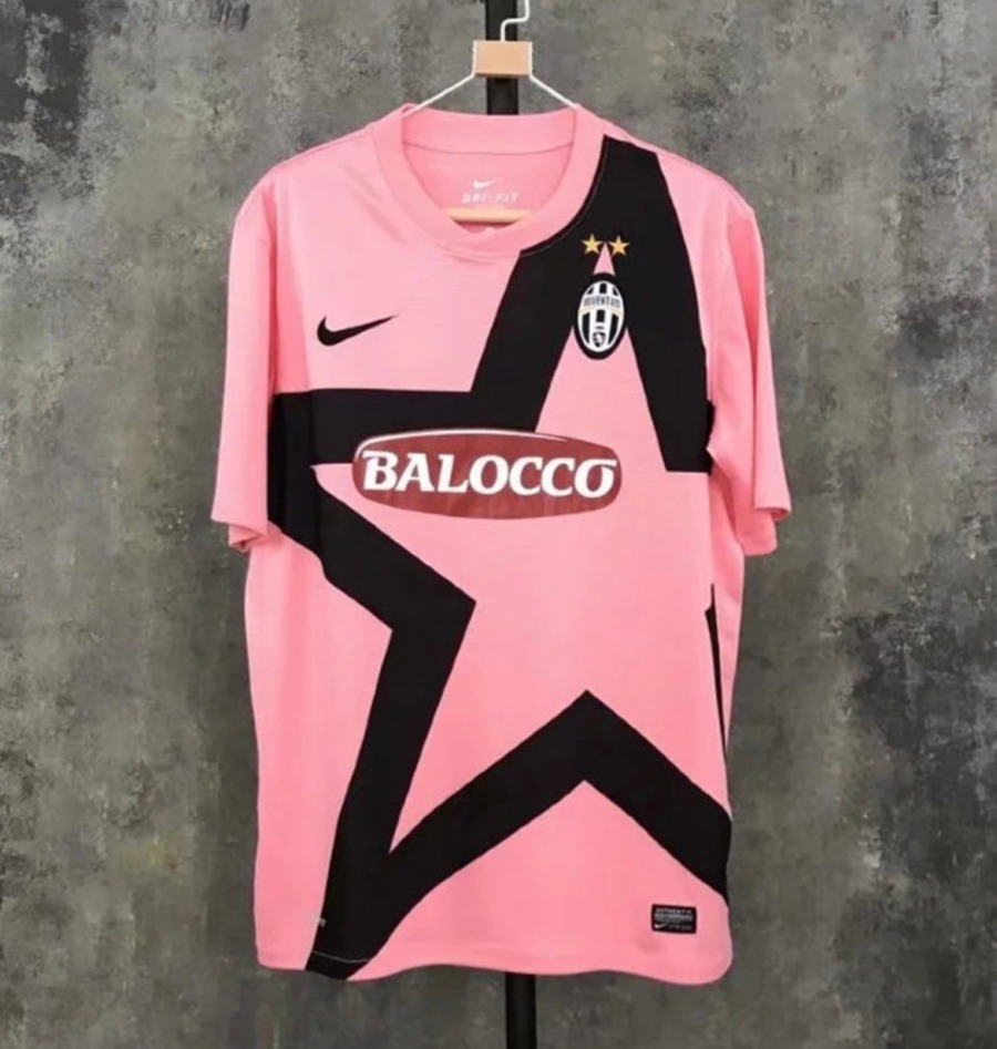 0D15F4AB-1E8A-435B-8C23-2C27585A8D06.jpg Juventus Uitshirt 2011/12