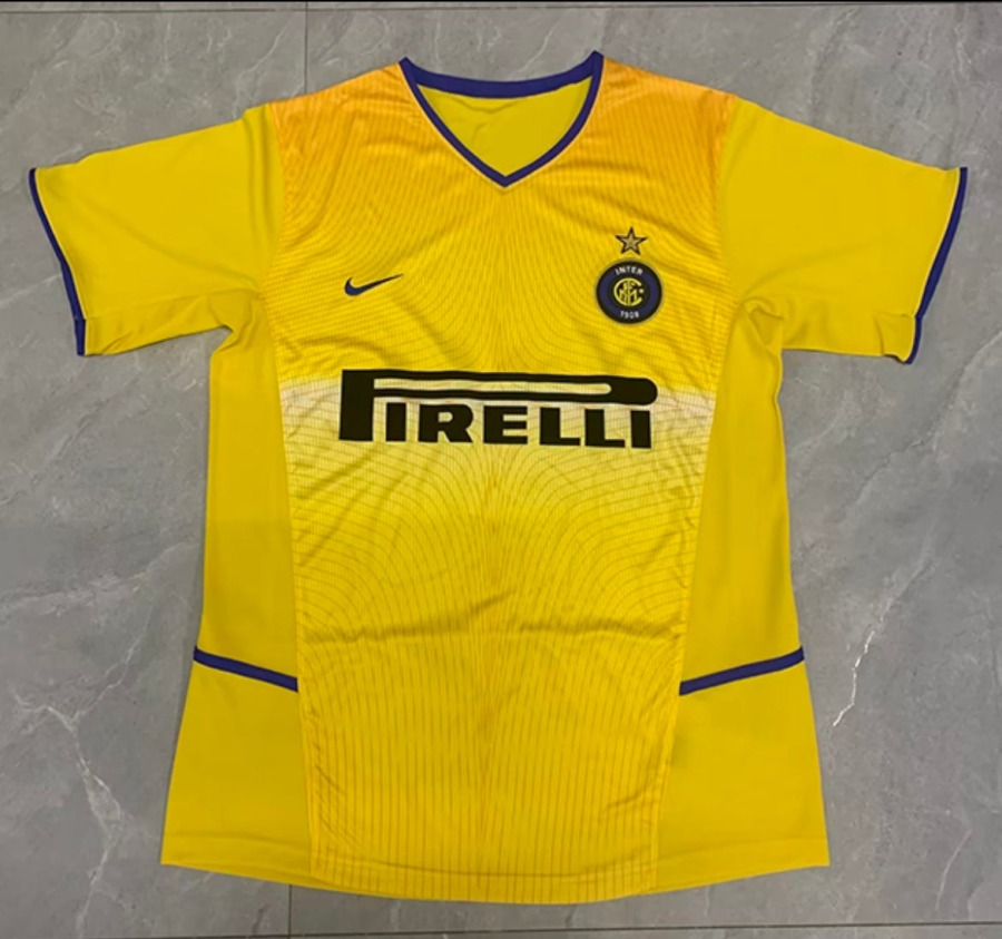 0F8B05A4-BA8C-4979-AE67-7F3BD6EDFFA7.jpg Inter Milan Uitshirt 2002/03