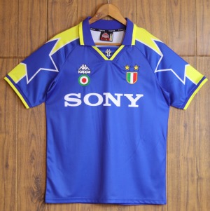 0FEFA7BC-7B0E-466B-855D-1A6EF3E883B4.jpg Voetbalshirt Juventus Uitshirt 1995/96