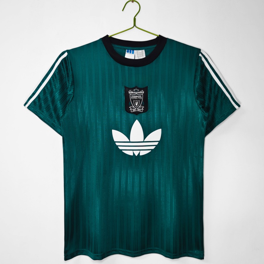 0eeb5443d3ff4baecfeb5ae1e78542d5_8d80cae5-1c7c-4670-8969-8c21734fca42.jpg Liverpool Retro 1995 Groen Collector Voetbalshirt