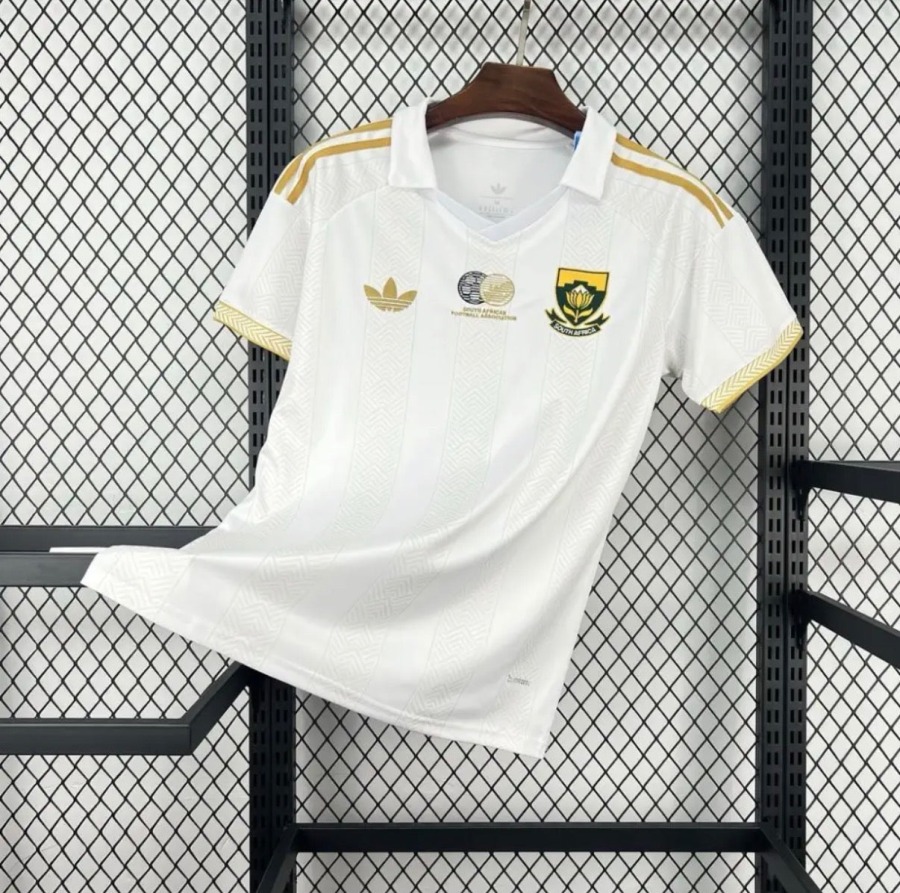 10F9EB02-64B9-4B4E-A8B7-D470C586A61B.jpg Voetbalshirt Zuid-Afrika Uitshirt 2026