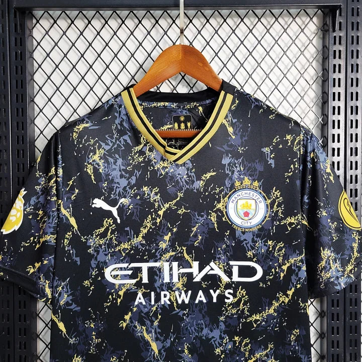 10be6e35423a67343a20618da93f3b61.jpg Voetbalshirt Manchester City 2023-2024 Speciale Editie