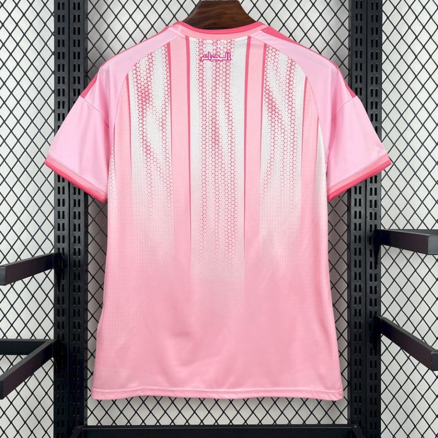 11e3dcb8da1dade4c753481dcb627585.jpg Algerije 2025/26 Rose Speciale Editie Voetbalshirt