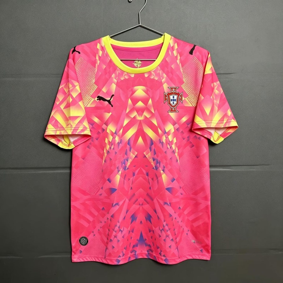 15054f4f9a984a98d39240052af00fbe_a9ca3e06-9f07-4992-b500-e037b00bdd7d.jpg Portugal Keeper 2026 Roze