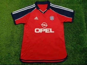 17E2B2F9-C643-49D4-A705-28A2605EFBD9.jpg FC Bayern Munich 1999/00 Vintage Shirt