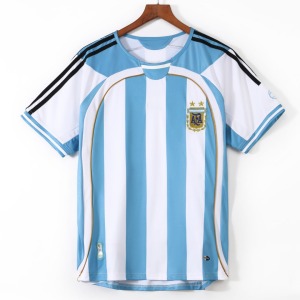 19d86af39ccd88ee2b3d443c2b8eda76_f1d77ef2-12b1-462b-b8c2-35b3754ee094.jpg Argentinië Thuisshirt 2006 Retro