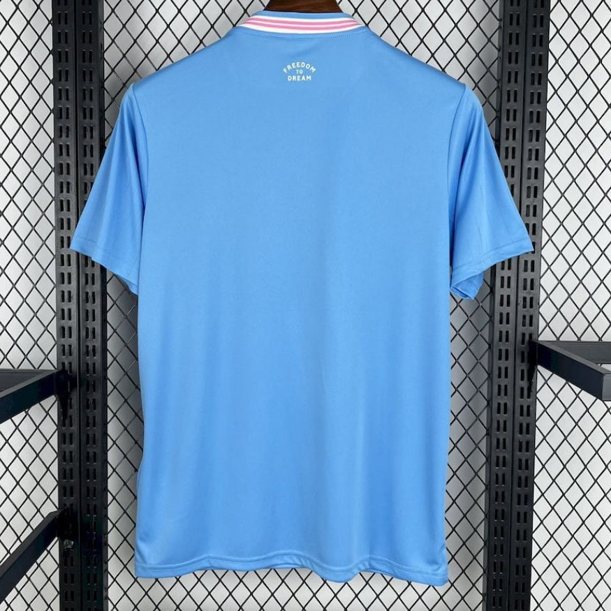 239977f4d208ffc3593f45f44021753a.jpg Inter Miami 25/26 Blauw Premium Voetbalshirt