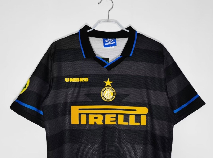 24EFE3E9-F921-451B-AF8F-42E0AE636102.jpg Inter Milan Uitshirt 1997/98