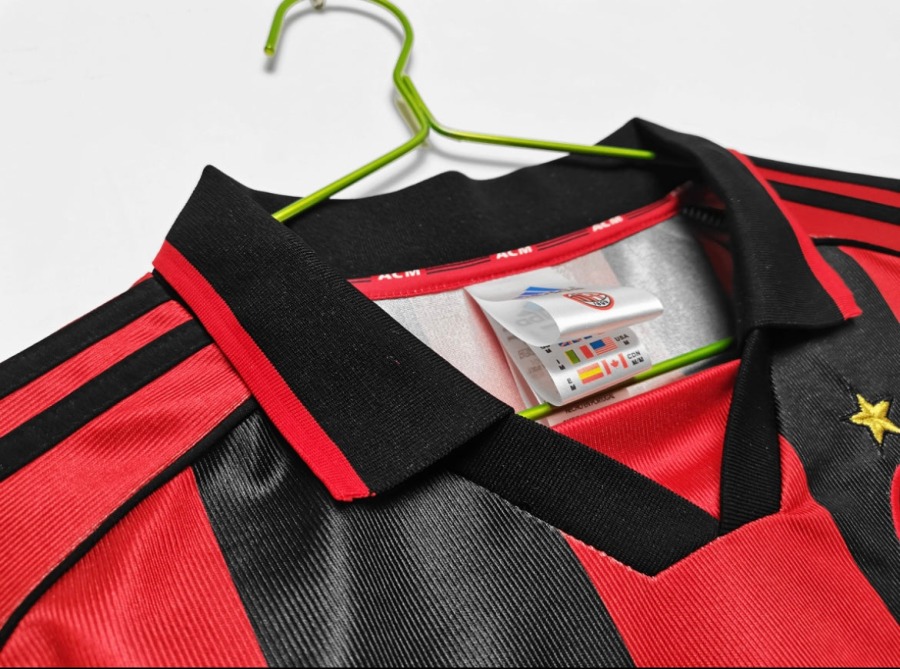 2B53BAD6-C145-46E6-BD48-C9F27D3B5979.jpg Thuisshirt AC Milan 1998/99