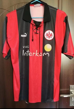 2C93D2F8-F018-4542-B930-C6EC38A560C6.jpg Eintracht Frankfurt Thuisshirt 1999/2000