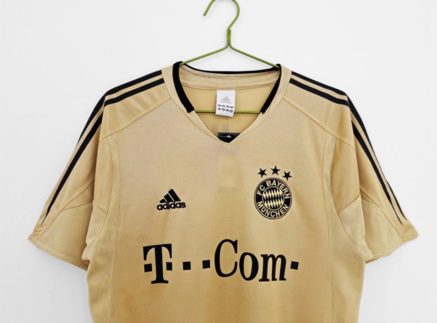 2E4BD8AB-899F-4163-8109-FC7EFAAE5BFF.jpg FC Bayern Munich Uitshirt 2004/05