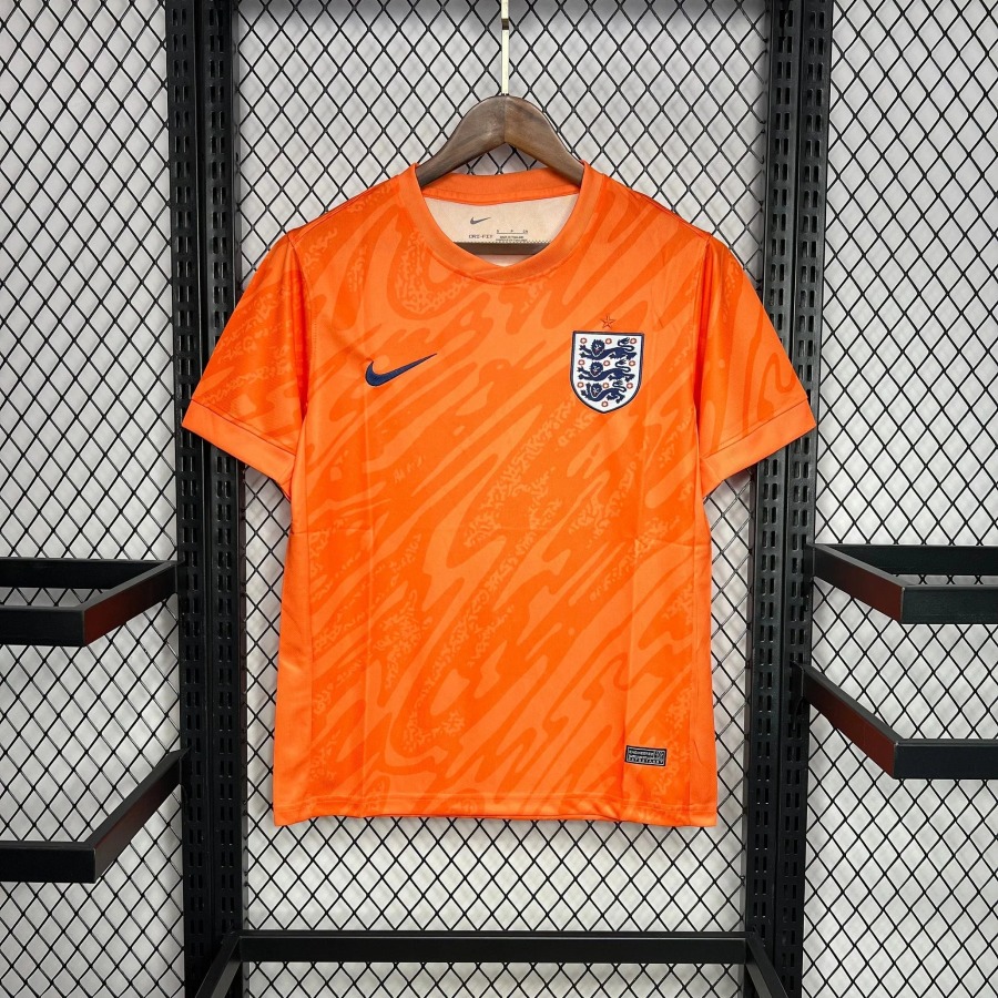 3239b435722fd9db0a5b305f1d9dda94.jpg Thuisshirt Engeland 2024-2025
