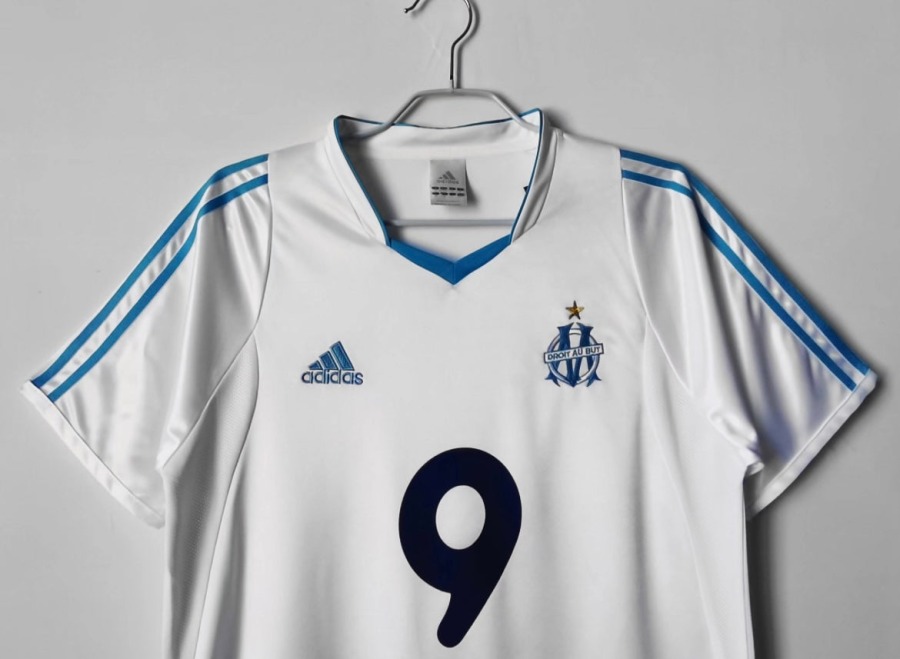3841B032-FD95-4BFA-AE0E-52DBC53D6802.jpg Voetbalshirt OM Thuisshirt 2002/03