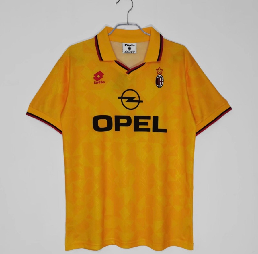 38F9A657-81AA-4455-A0D5-6CE352E99EB2.jpg AC Milan Uitshirt 1995/96