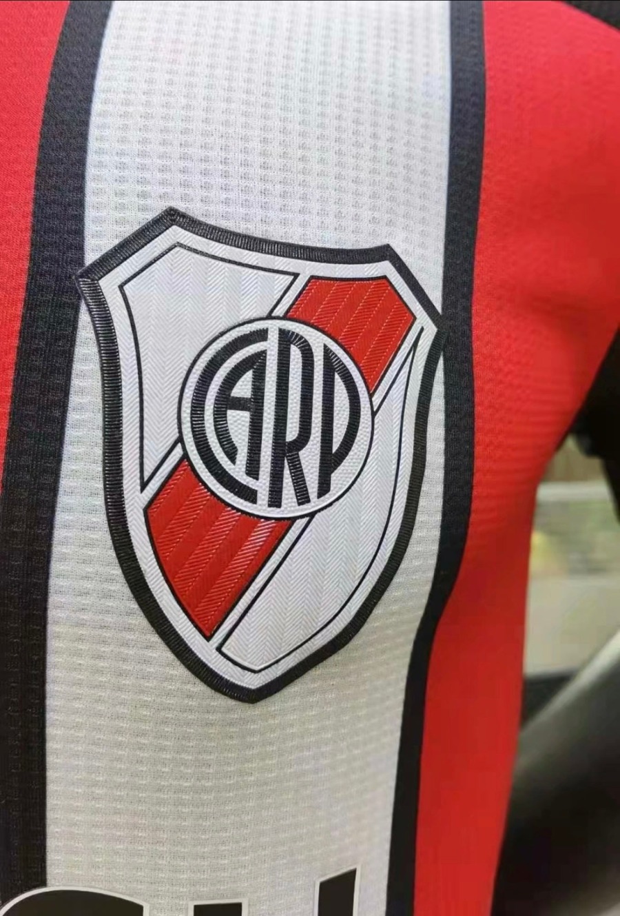 39820BAF-440C-41E9-880C-E63D118F5DF0.jpg Thuisshirt River Plate 2021/22