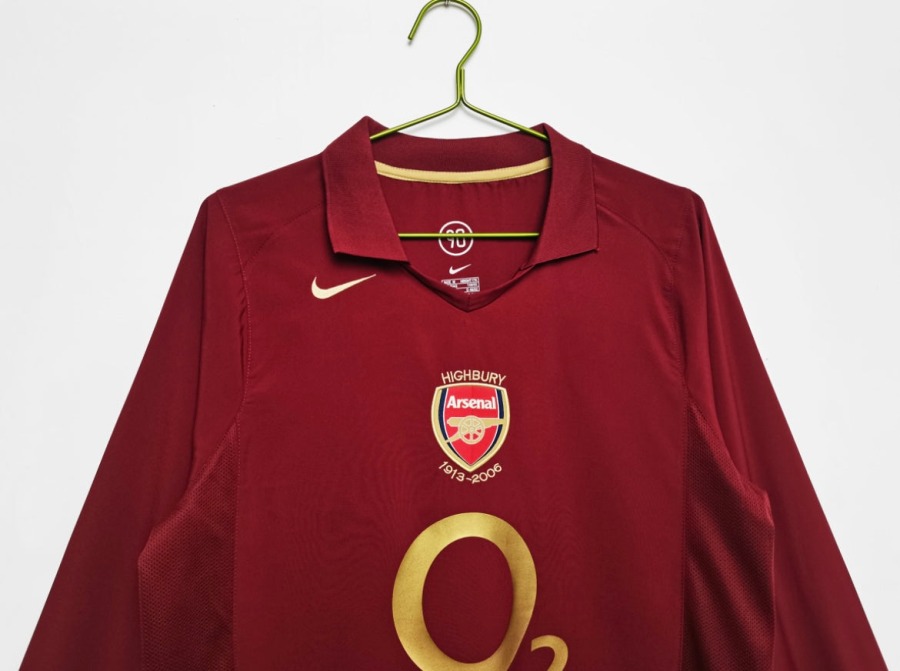 3DE581A7-9A5A-43E3-9E06-DC3EBE86C8C3.jpg Arsenal Thuisshirt 2005/06 Lange Mouwen
