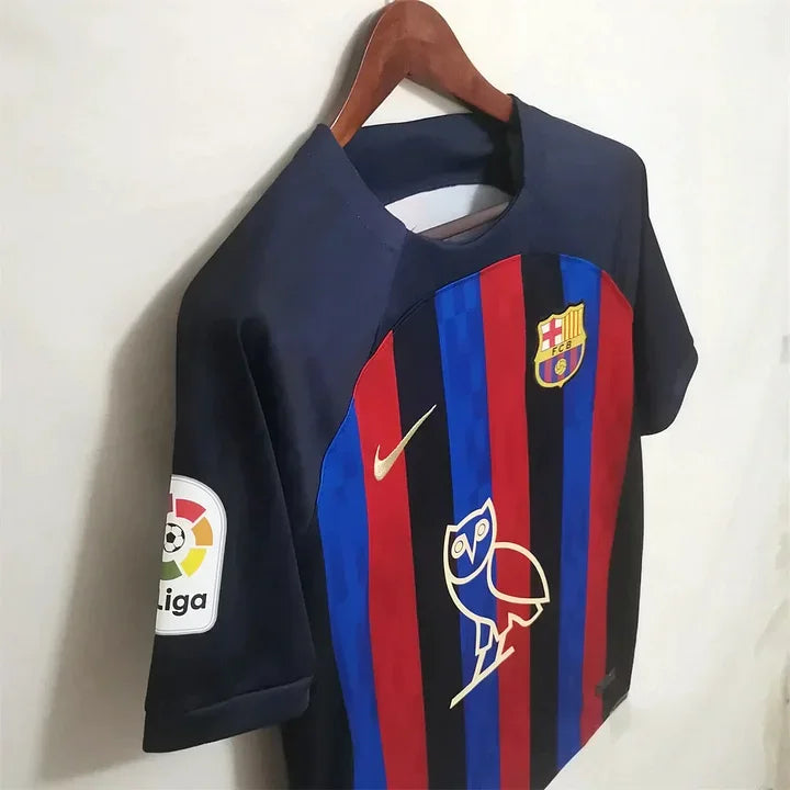3cbbfed61e4ab680eb276c7de752d8a1.jpg Barcelona Derde Shirt 2022-2023 Classico Editie