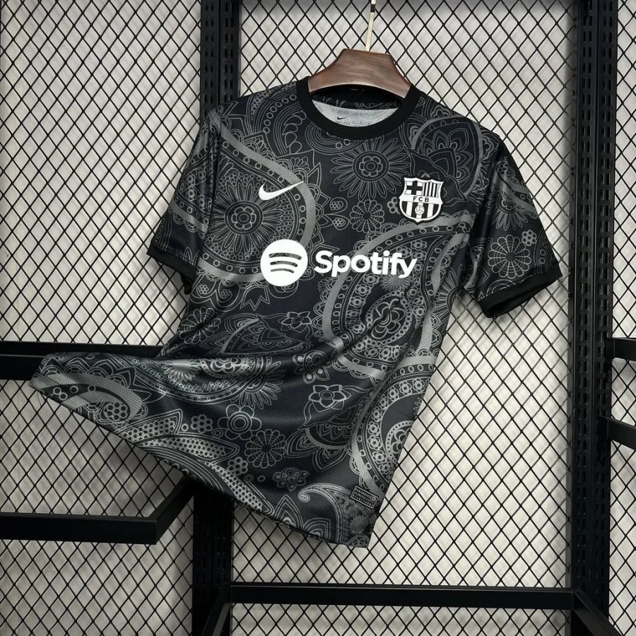 40cf7627c3a2fe79f8c88ba408882ae3.jpg FC Barcelona Zwart Concept Thuisshirt 2024-2025